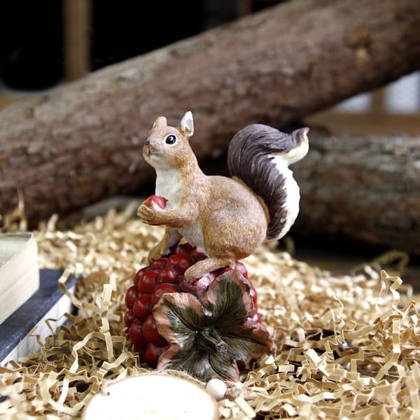 Resin Lifelike Painting Cute Squirrel Holding Pinecone Figurine