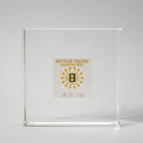 Custom Design Chips Embedded Resin Paperweight Block Display